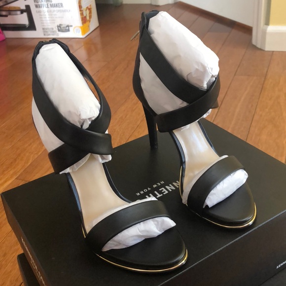 Women’s Heels - Picture 1 of 3